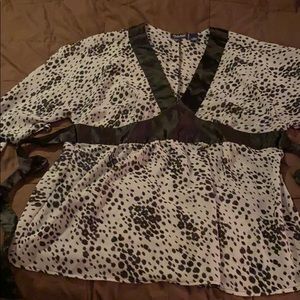 Plus Size Back-tie blouse